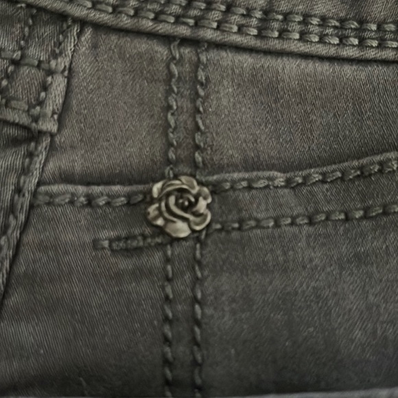 NWT. BOGO 2 Pairs of Rose Royce Premium Ariana & Brianna Boot Cut Jeans. W25.5 - Picture 14 of 16